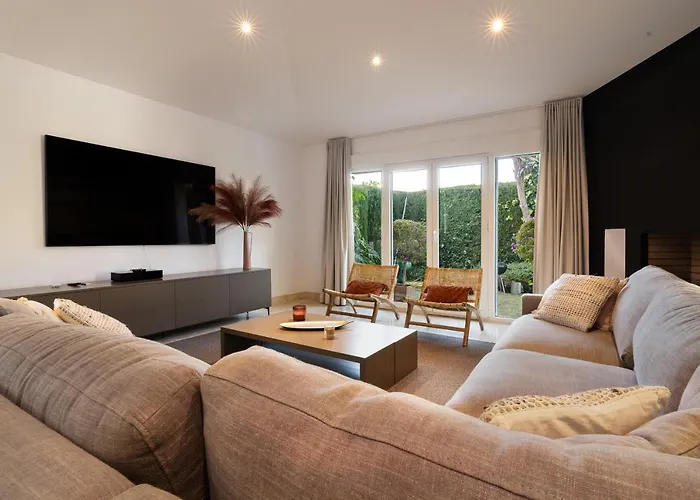 Willa Francia, Elviria *