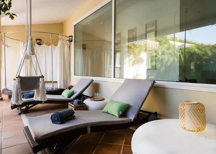 Francia, Elviria Willa *