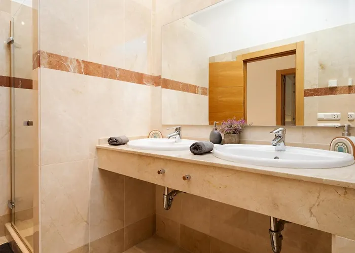 Willa Francia, Elviria