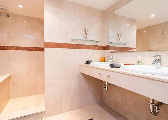 Willa Francia, Elviria *