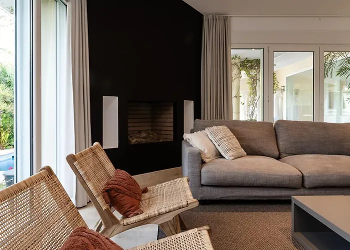 Willa Francia, Elviria *